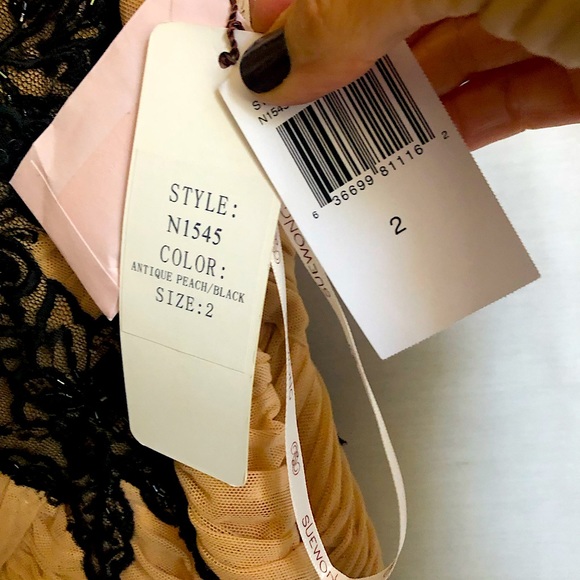 Special occasion/cocktail dress- one shoulder with beautiful lace-sequin detail - Picture 4 of 11